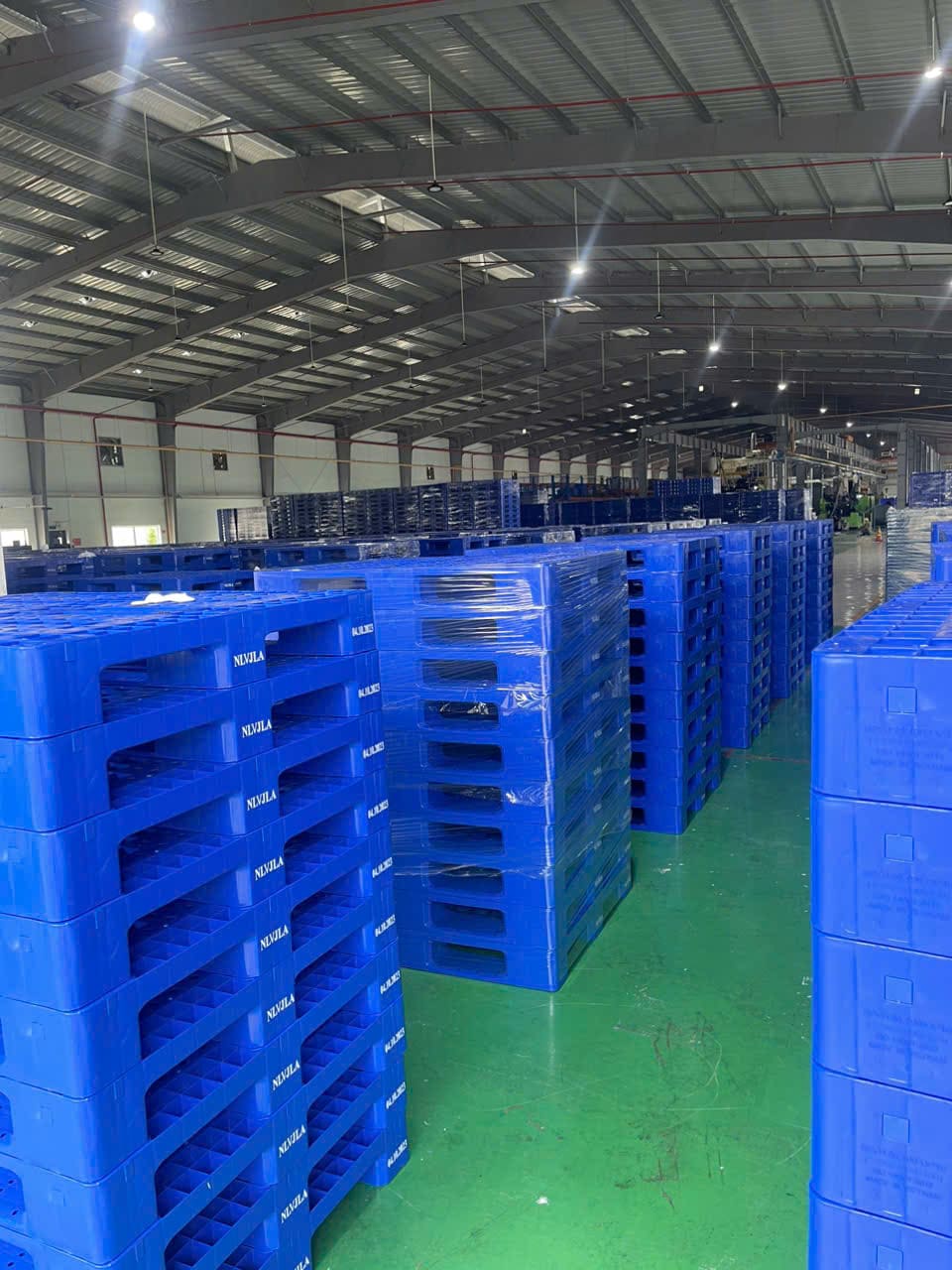 tai-sao-can-pallet-nhua-de-luu-tru-hang-hoa-2